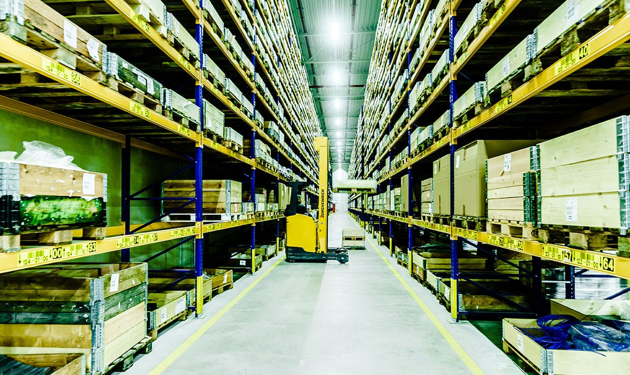 Shared Logistics Center Westfalenhütte Lagerhalle mit Gabelstapler