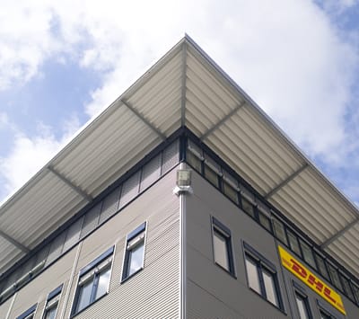 DHL Gebäude Froschperspektive