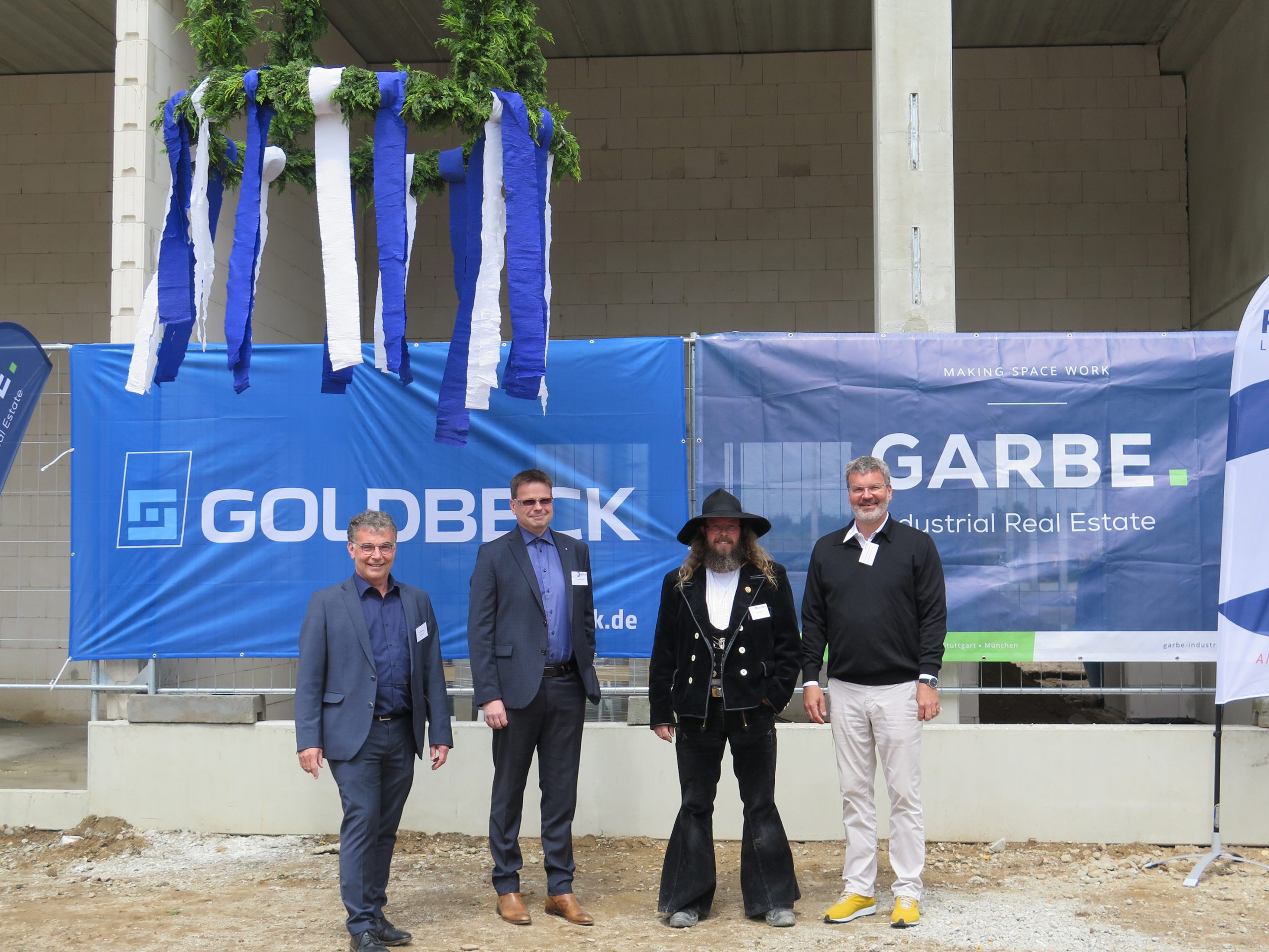 Logistics centre in Rheinberg Garbe celebrates roofing ceremony