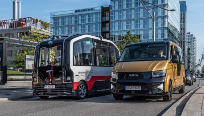 Abbildung 6: Beispiele für nachhaltige Verkehrskonzepte: Selbstfahrender Bus der Hochbahn und ein Fahrzeug des Fahrdienstes MOIA